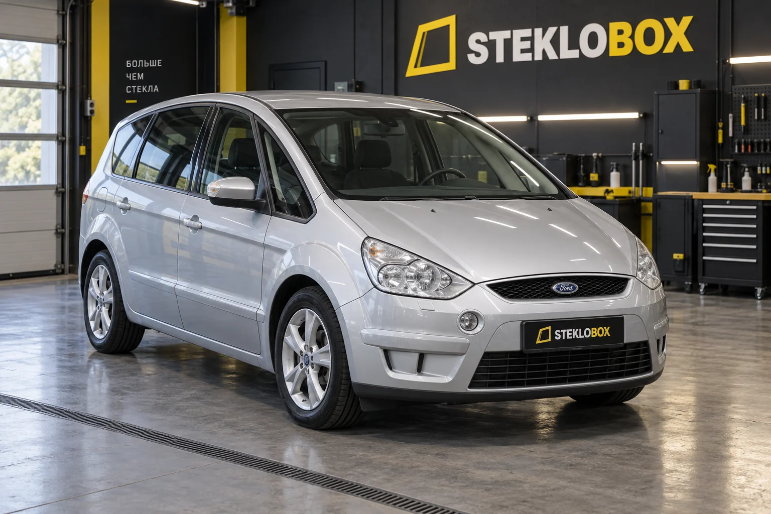 Ford S-Max I в установочном центре STEKLOBOX