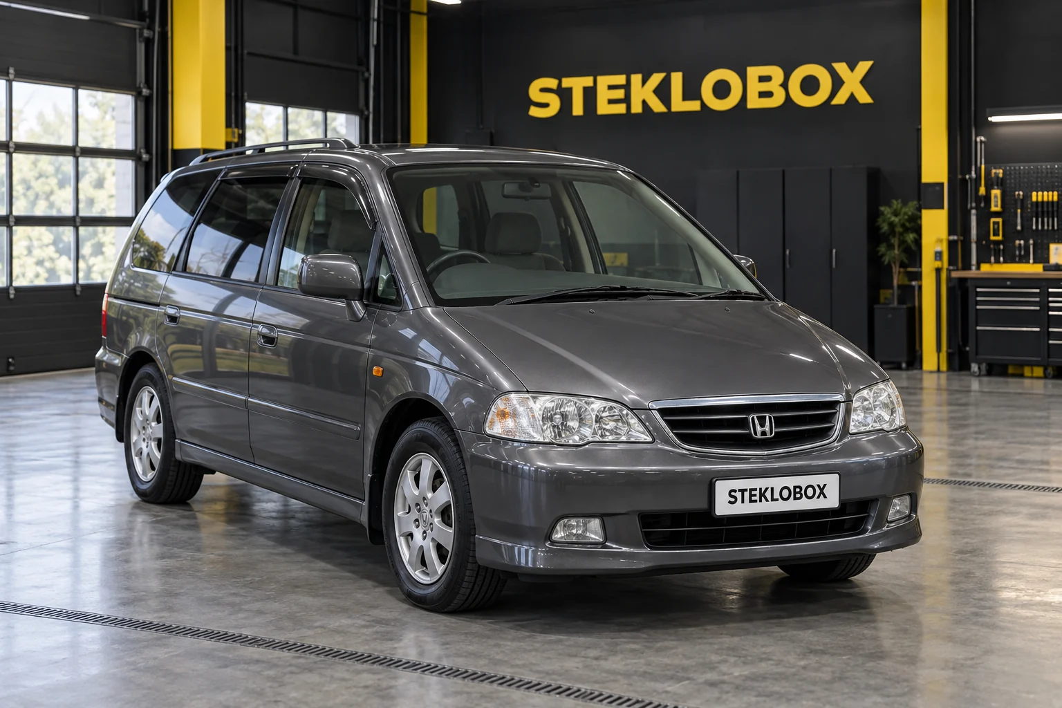Honda Odyssey II в установочном центре STEKLOBOX