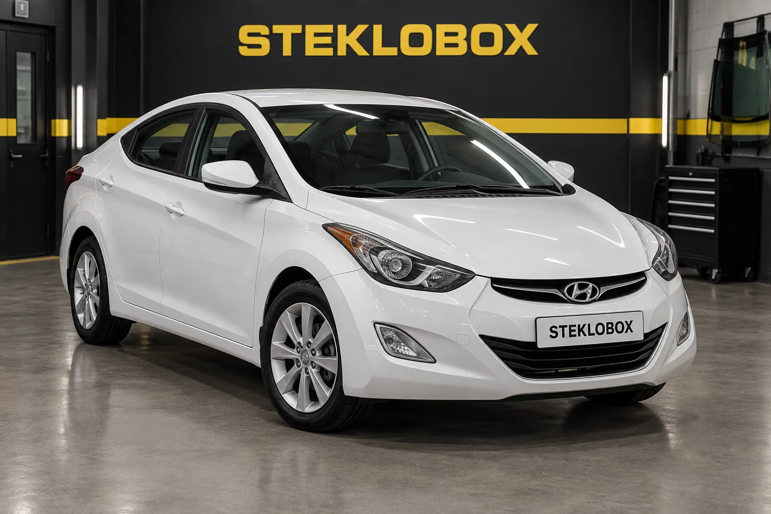 Hyundai Elantra V (MD) в установочном центре STEKLOBOX