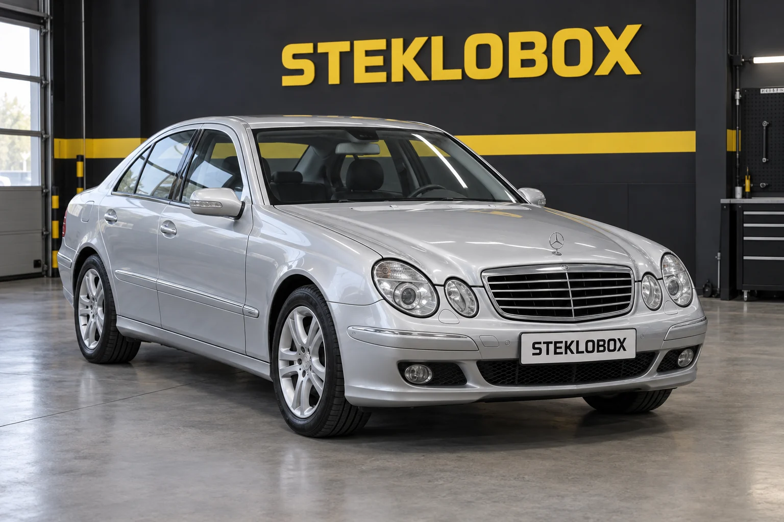 Mercedes-Benz E-Class W211 в установочном центре STEKLOBOX