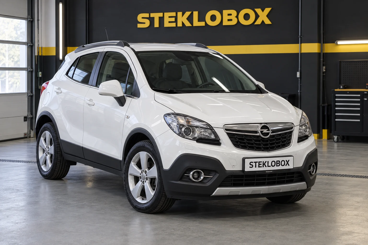 Opel Mokka I в установочном центре STEKLOBOX