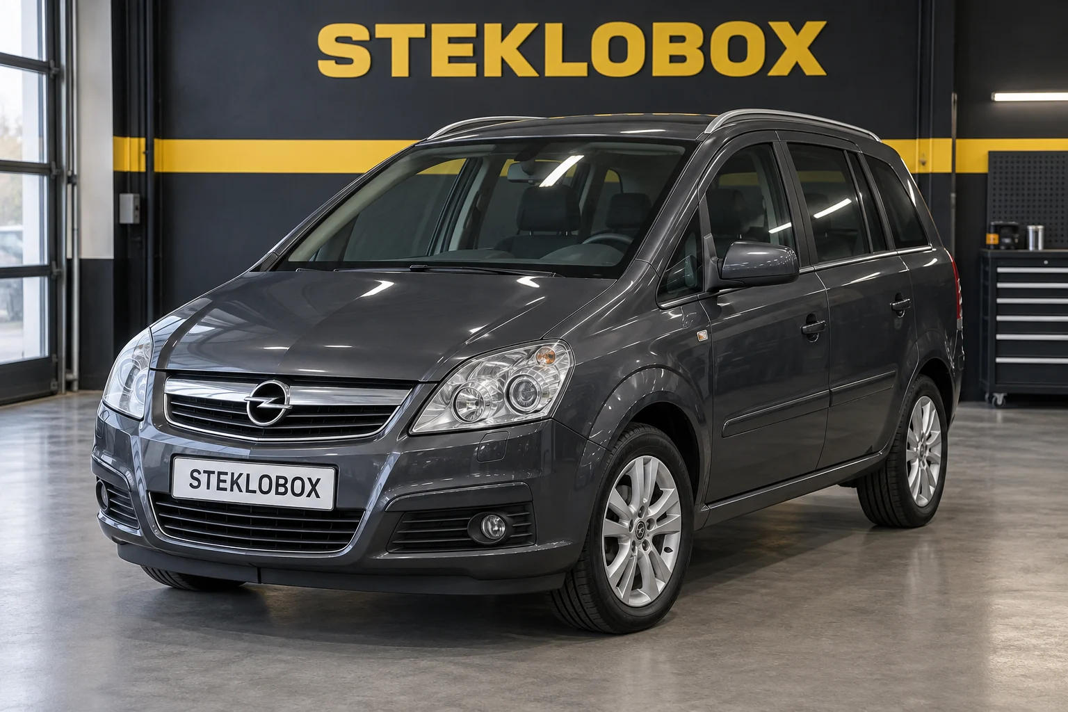 Opel Zafira B в установочном центре STEKLOBOX