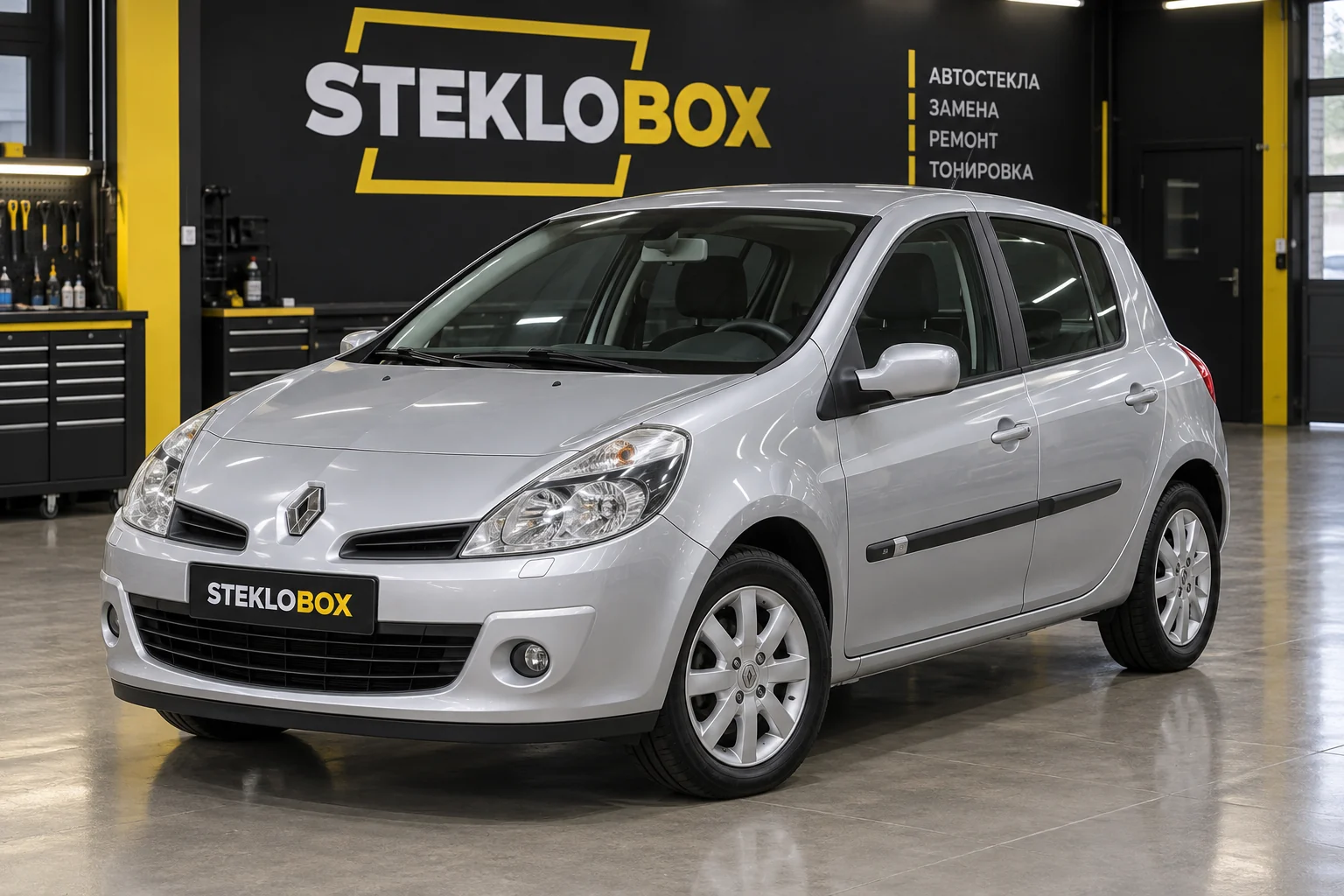 Renault Clio III в установочном центре STEKLOBOX