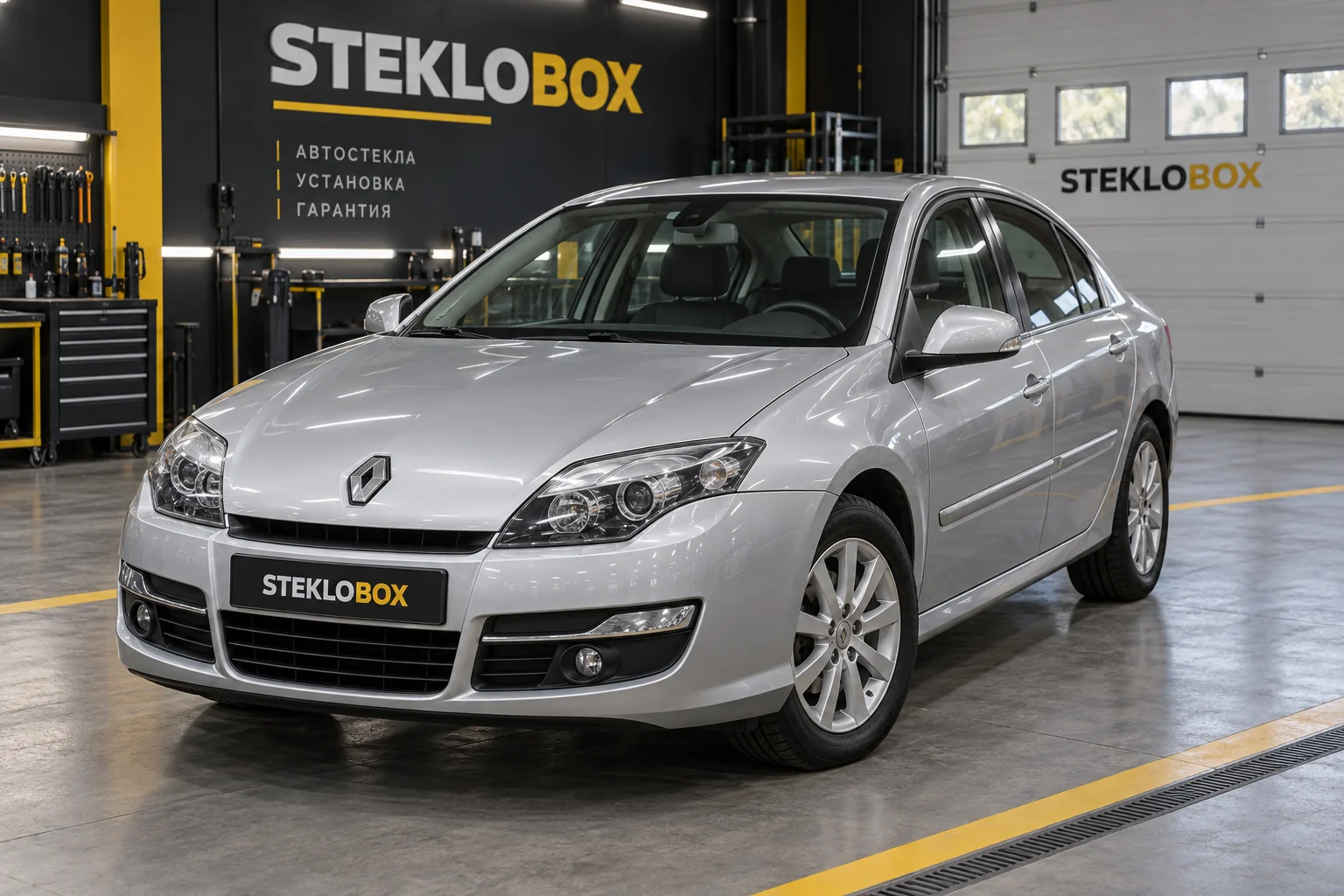 Renault Laguna III в установочном центре STEKLOBOX